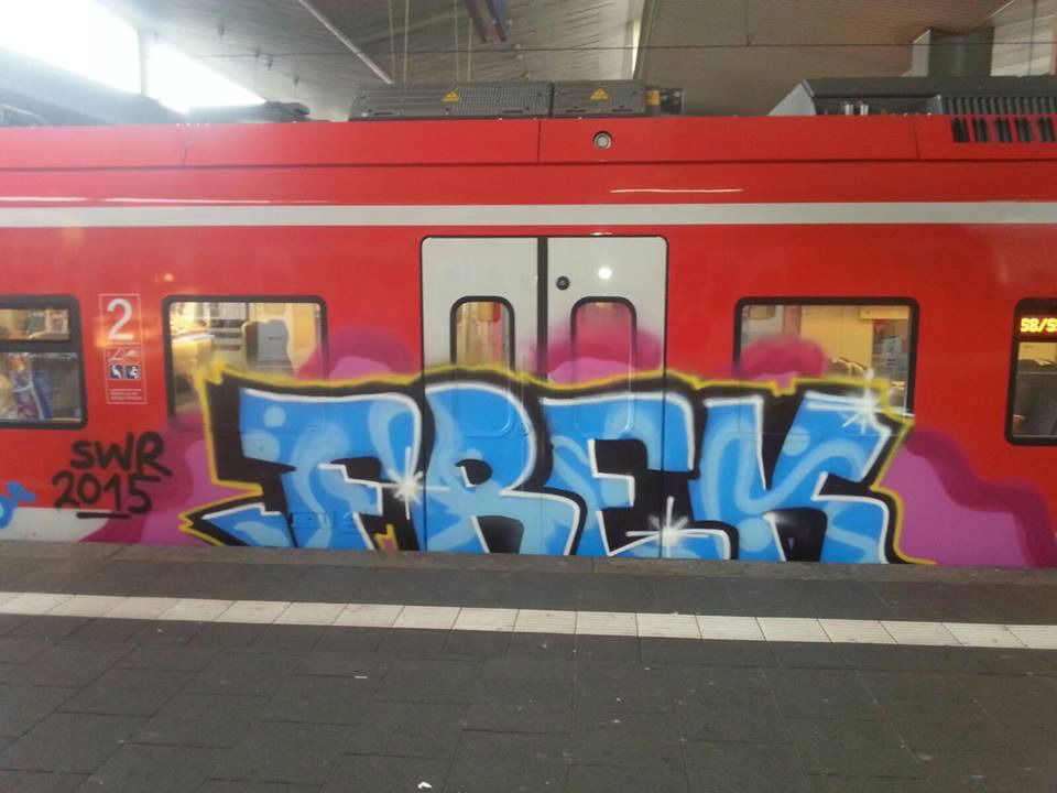 Graffiti Train - Photo by ILikeBigButts - frek