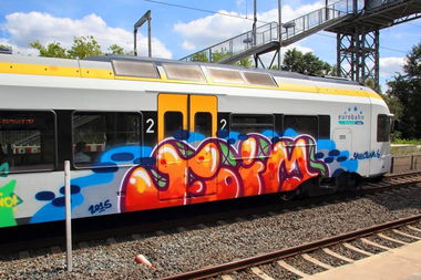 Graffiti Train - Photo by ILikeBigButts - foim