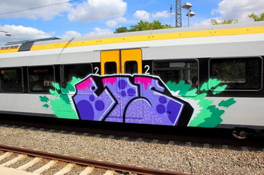 Graffiti Train - Photo by ILikeBigButts - eis