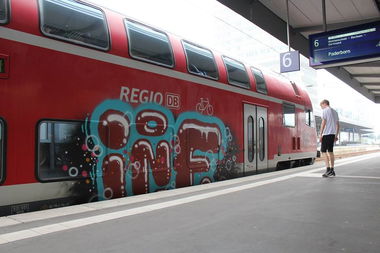 Graffiti Train - Photo by ILikeBigButts - inf