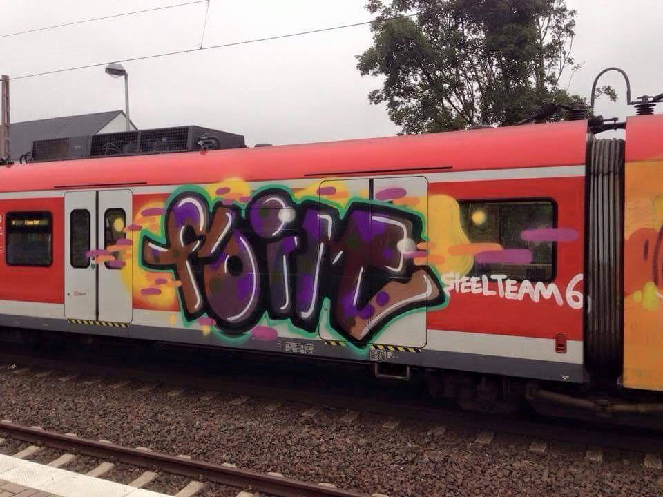 Graffiti Train - Photo by ILikeBigButts - foim