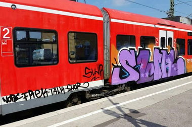 Graffiti Train - Photo by ILikeBigButts - swr