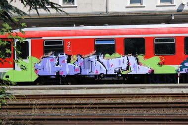 Graffiti Train - Photo by ILikeBigButts - hoe