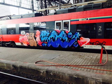 Graffiti Train - Photo by ILikeBigButts - 500%