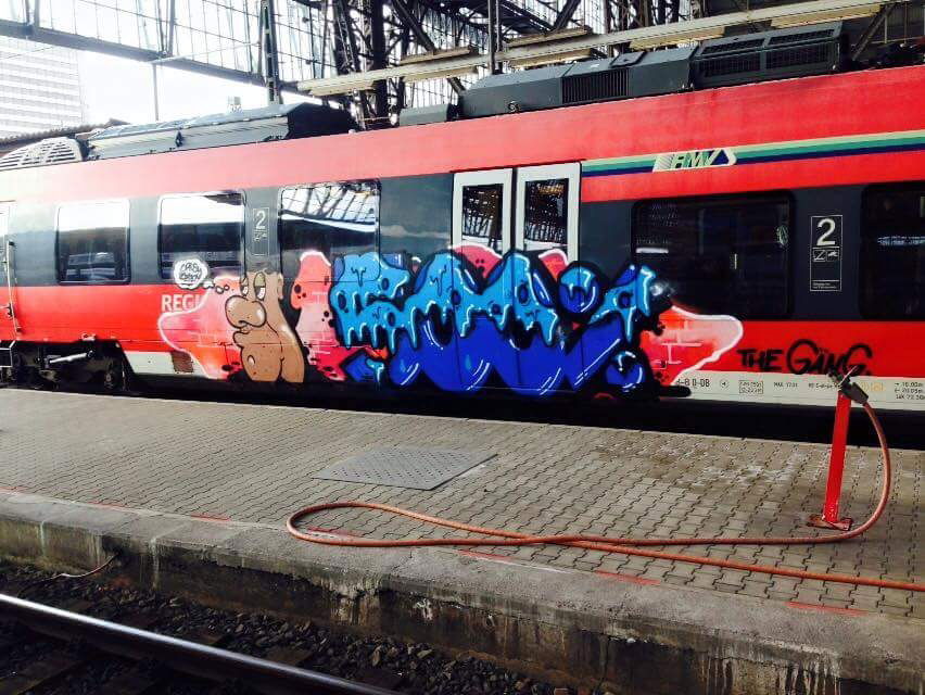 Graffiti Train - Photo by ILikeBigButts - 500%