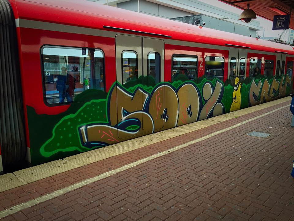 Graffiti Train - Photo by ILikeBigButts - 500%