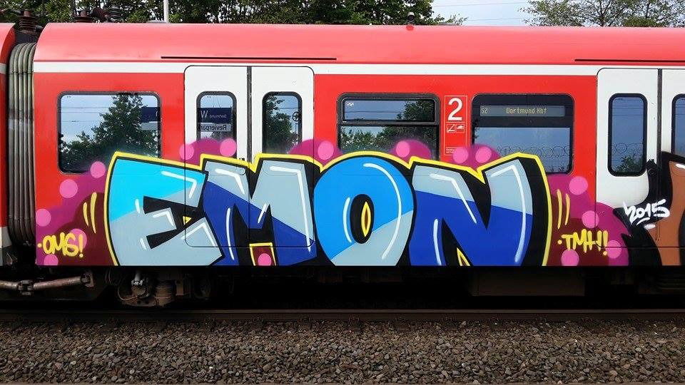 Graffiti Train - Photo by ILikeBigButts - emon