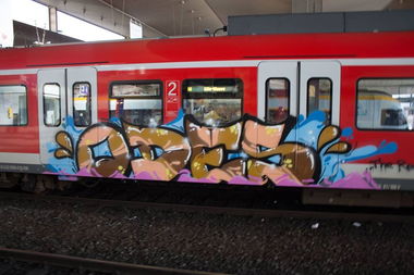 Graffiti Train - Photo by ILikeBigButts - odes