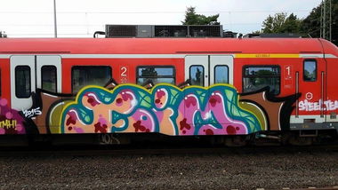 Graffiti Train - Photo by ILikeBigButts - foim