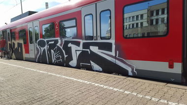 Graffiti Train - Photo by ILikeBigButts - ibes