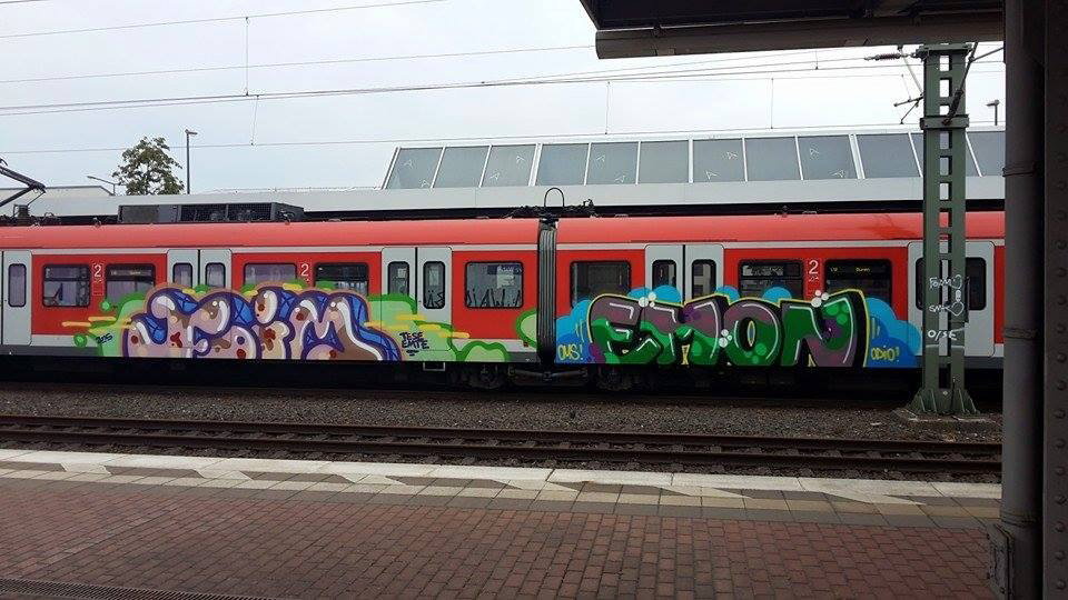 Graffiti Train - Photo by ILikeBigButts - foim, emon