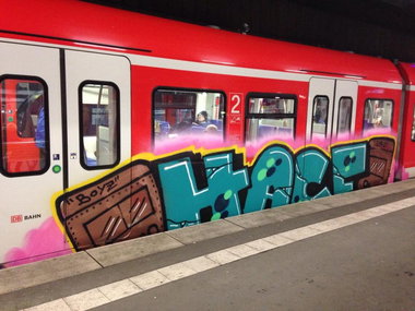 Graffiti Train - Photo by ILikeBigButts - hacf