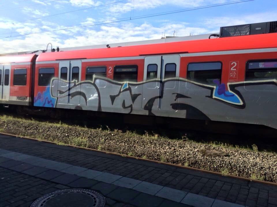 Graffiti Train - Photo by ILikeBigButts - swr