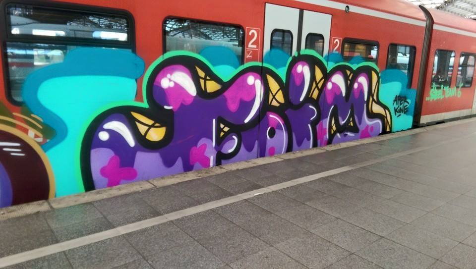 Graffiti Train - Photo by ILikeBigButts - foim