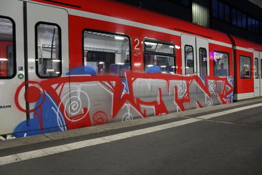 Graffiti Train - Photo by ILikeBigButts - ltn