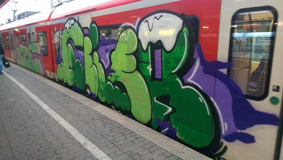 Graffiti Train - Photo by ILikeBigButts - geier