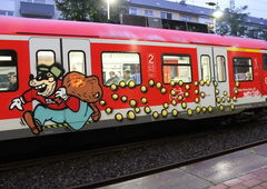 Graffiti Train - Photo by ILikeBigButts - screw