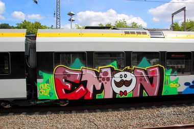 Graffiti Train - Photo by ILikeBigButts - emon