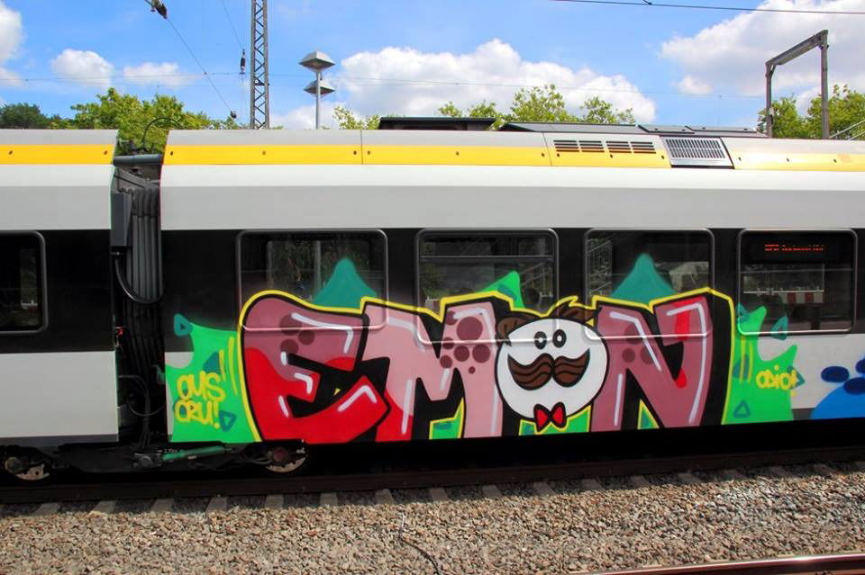 Graffiti Train - Photo by ILikeBigButts - emon