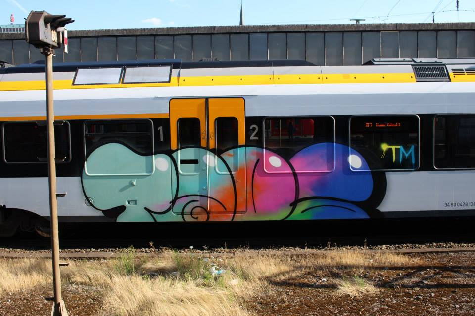 Graffiti Train - Photo by ILikeBigButts - taps