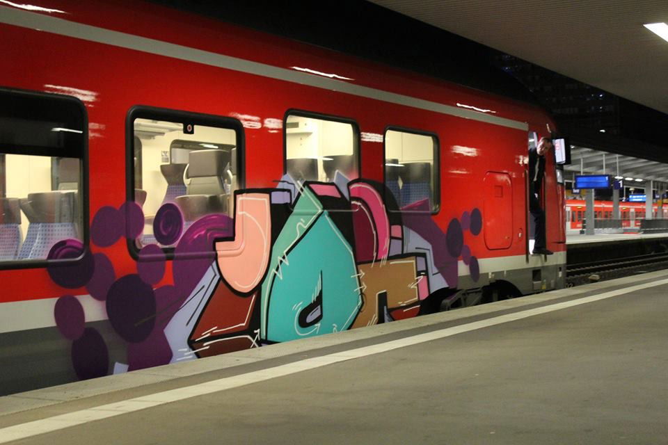 Graffiti Train - Photo by ILikeBigButts - ior