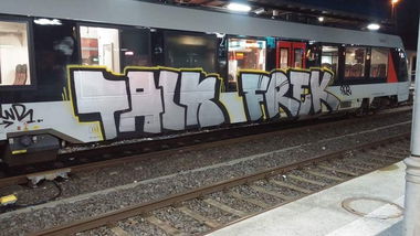 Graffiti Train - Photo by ILikeBigButts - talk, frek