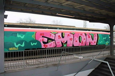 Graffiti Train - Photo by ILikeBigButts - emon