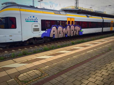 Graffiti Train - Photo by ILikeBigButts - abm, pit
