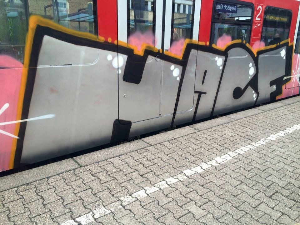 Graffiti Train - Photo by ILikeBigButts - hacf