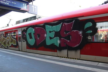 Graffiti Train - Photo by ILikeBigButts - odes