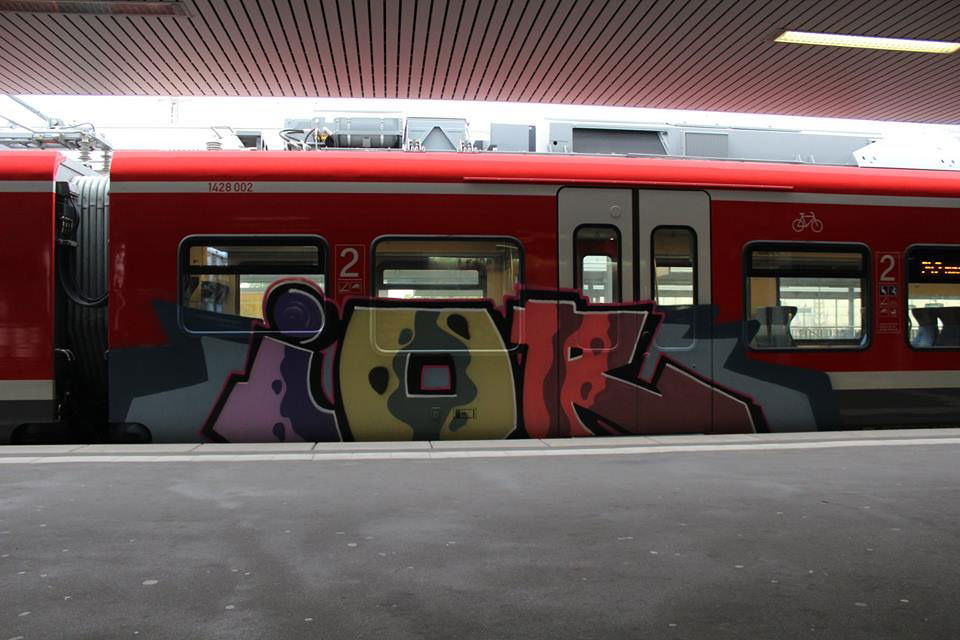 Graffiti Train - Photo by ILikeBigButts - ior