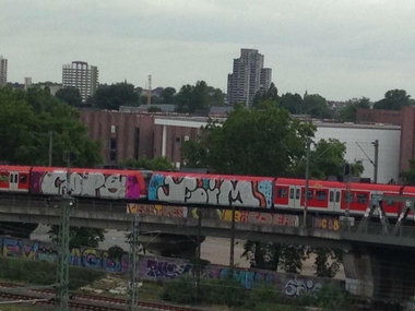 Graffiti Train - Photo by ILikeBigButts - cops, foim