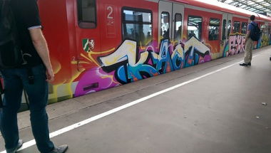Graffiti Train - Photo by ILikeBigButts - kaot