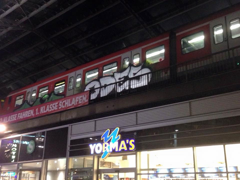 Graffiti Train - Photo by ILikeBigButts - odes