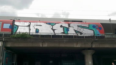 Graffiti Train - Photo by ILikeBigButts - ibes