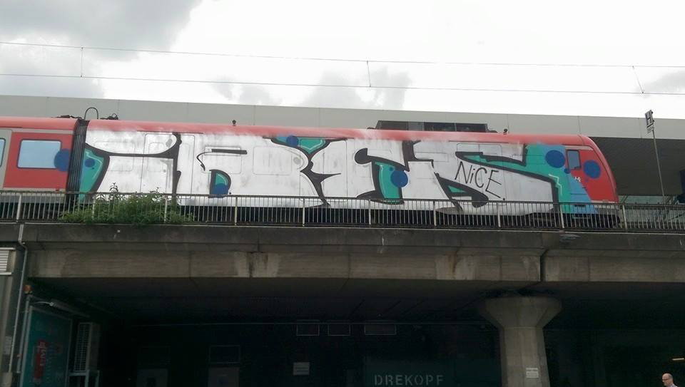 Graffiti Train - Photo by ILikeBigButts - ibes