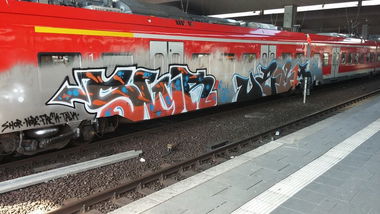 Graffiti Train - Photo by ILikeBigButts - swr, shor, nope