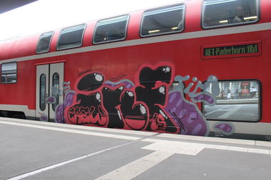 Graffiti Train - Photo by ILikeBigButts - inf