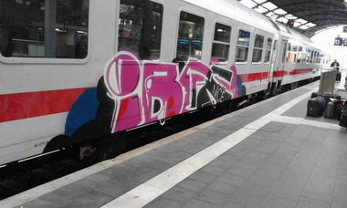 Graffiti Train - Photo by ILikeBigButts - ibes