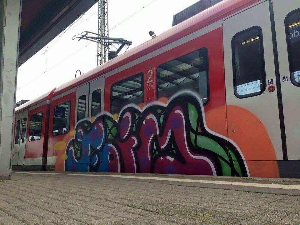 Graffiti Train - Photo by ILikeBigButts - foim