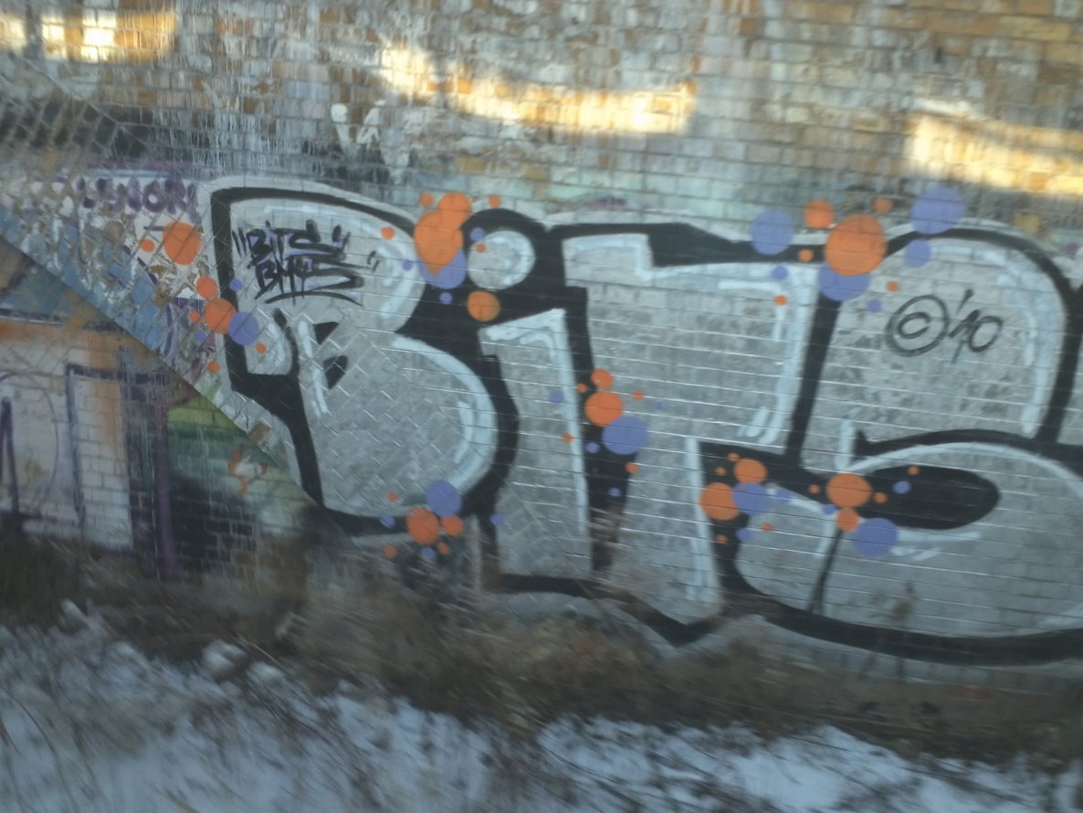 Graffiti Bombing in Leipzig - Photo by INFOrmation - Bits, Bm, 45