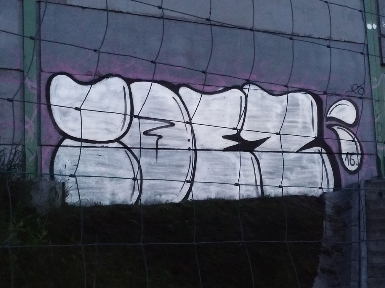 Graffiti Wall in Wasilków - Photo by INTERTOY - shit2, chrome, chill (2016)