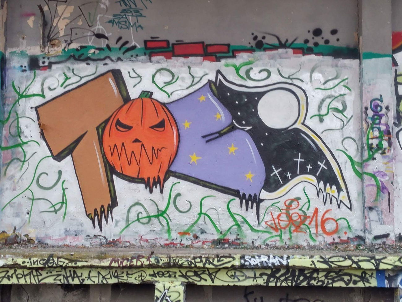 Graffiti Wall - Photo by INTERTOY