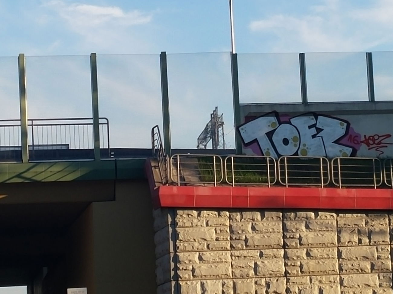 Graffiti Wall - Photo by INTERTOY - Chill, BHG, Toez