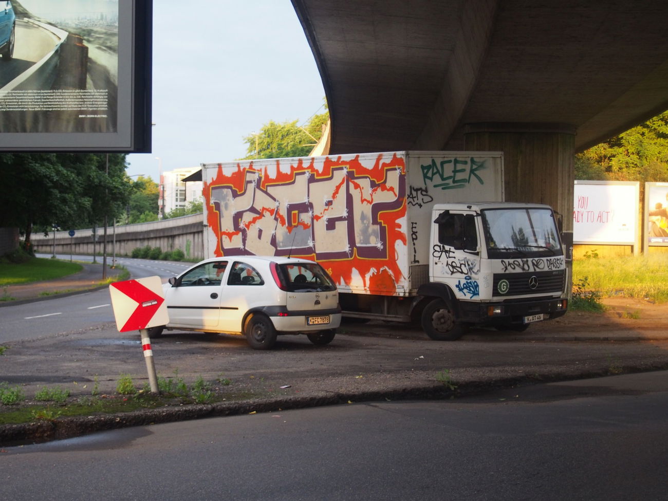 Graffiti Bombing in Köln - Photo by Ihrefeld1 - Racer