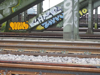Graffiti Bombing in Köln - Photo by Ihrefeld1 - Topas, Care, Zippo
