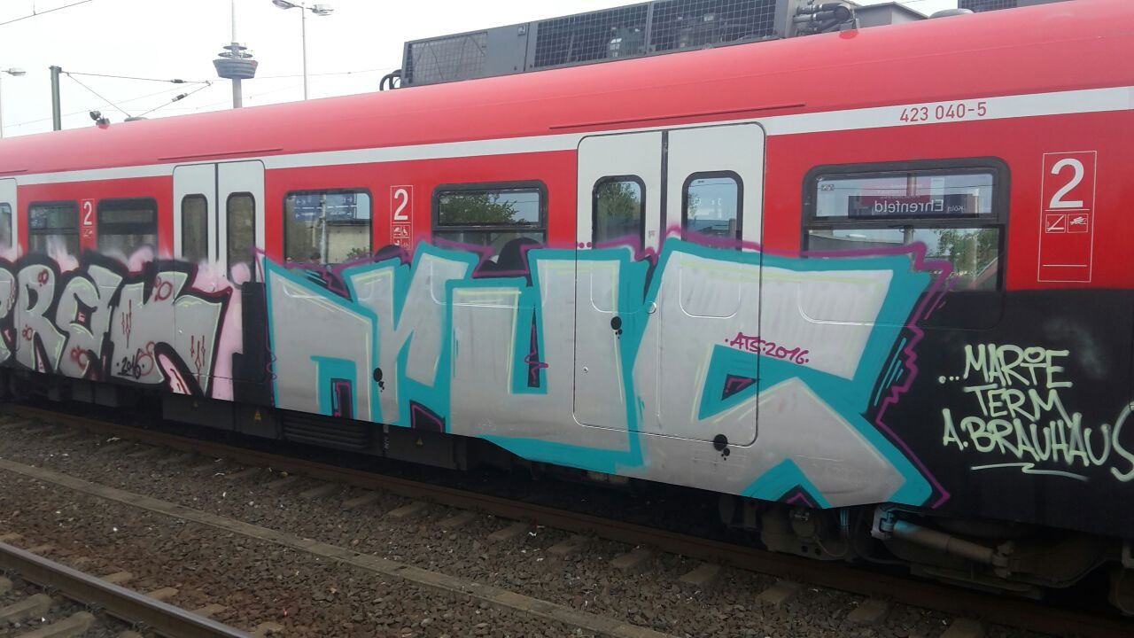 Graffiti Train in Köln - Photo by Ihrefeld1 - Oruc