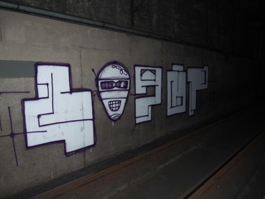 Graffiti Bombing in Köln - Photo by Ihrefeld1 - Lazor