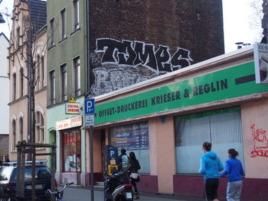 Graffiti Bombing in Köln - Photo by Ihrefeld1 - Tomes