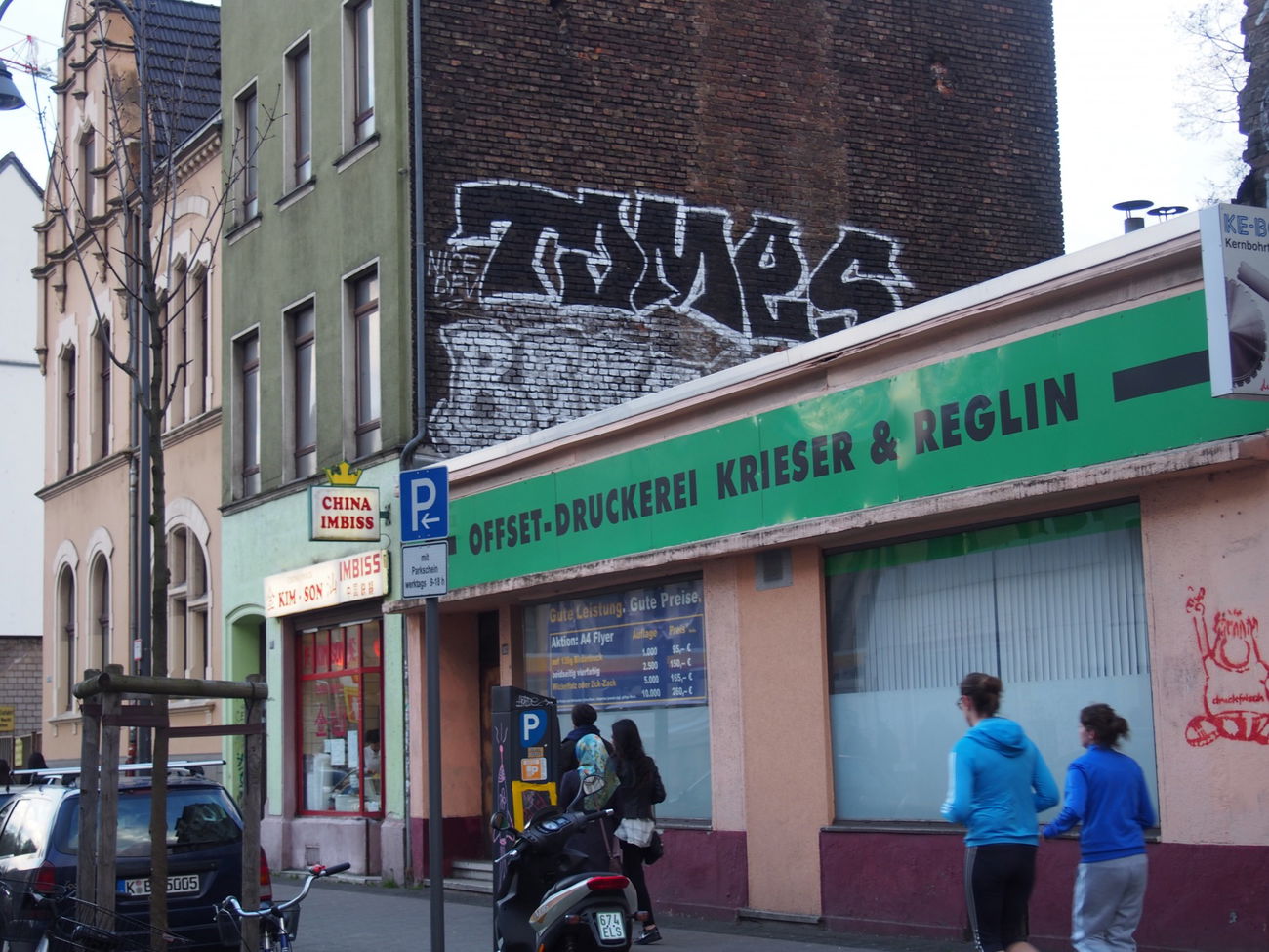 Graffiti Bombing in Köln - Photo by Ihrefeld1 - Tomes